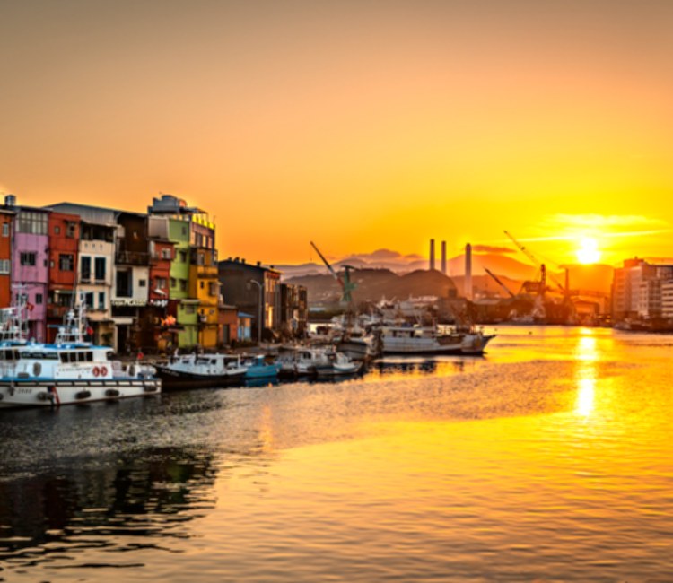 正濱漁港色彩屋